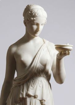 statue grecque représentant Hygie avec coupelle d'eau ionisée sur le plat de la main gauche