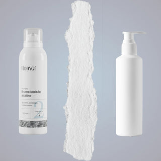 brume à base d'eau ionisée alcaline comparée à un autre produit blanc sans marque